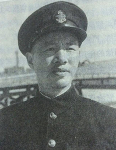 1949年,国军少将起义后想当海军司令,刘伯承怒斥:什么都能让吗