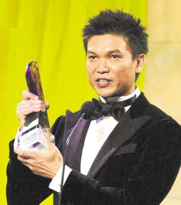 2005年事业如日中天之时,谢韶光突然宣布退圈经营了一家素食餐厅当了