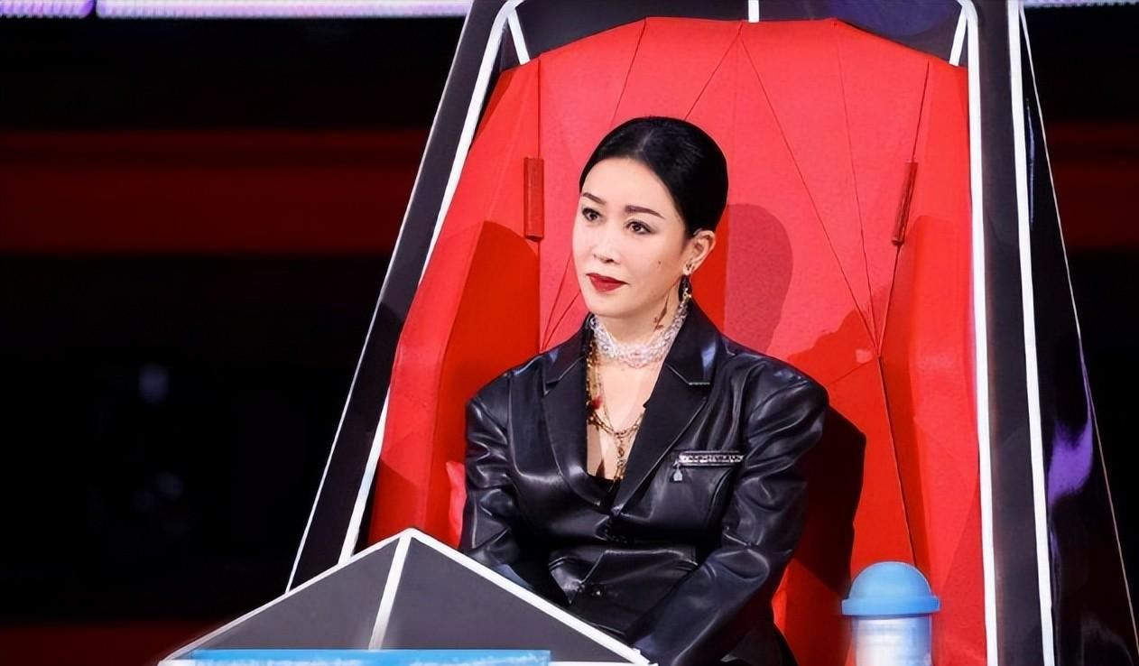 天后那英情史:恋蔡国庆,与高峰未婚同居产子,受伤嫁孟桐获幸福