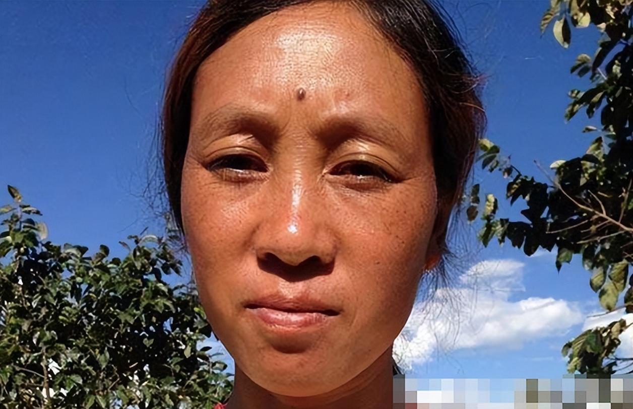 回顾:女子丈夫刚被害,她就把俩哥哥送进监狱,还卖鸡替凶手养娃