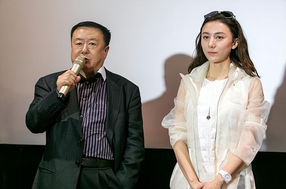 在来到自己姑姑家之后,年幼的邬靖靖一直是小心翼翼.