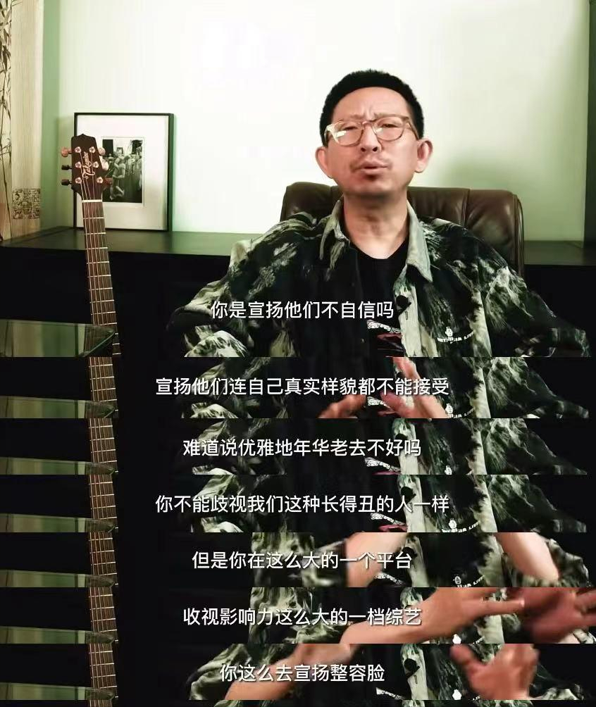 在早期的照片中萨顶顶的鼻翼还没有这么窄,青涩的照片上满满的胶原