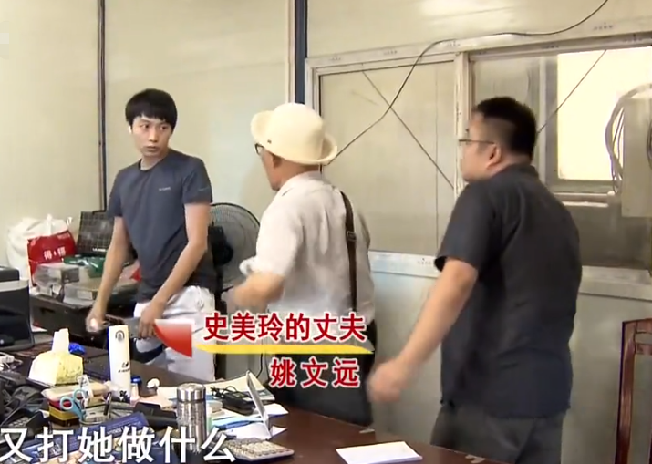 02 以亲情名义敛财的背后,是黄涛复杂的家庭环境