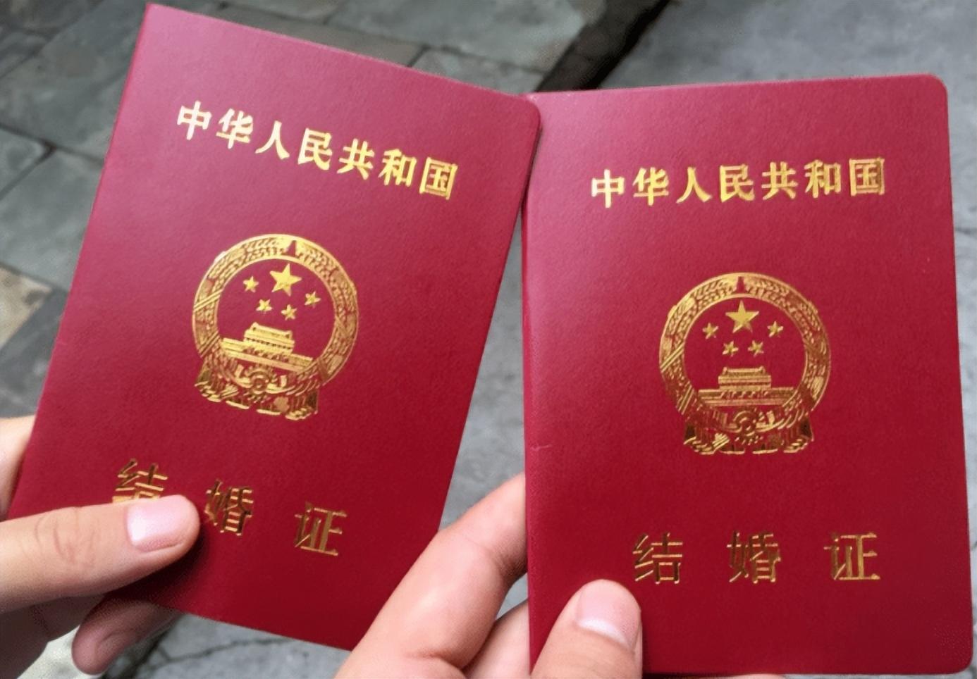 而为他买单的还有陈家人,每个月固定的房贷,并没有因为陈冰涛的犯罪而