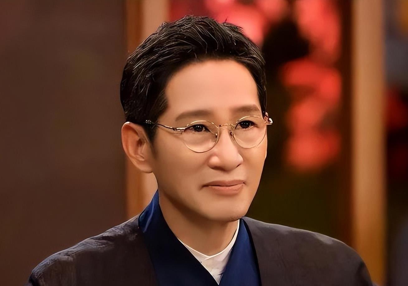 王劲松:戏路坎坷无惧,有戏演就行,如今没儿没女依旧很幸福