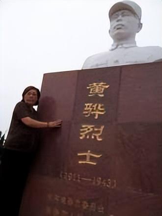 八路军军区副司令黄骅遇害后,妻儿离奇"消失",2007年才被找到