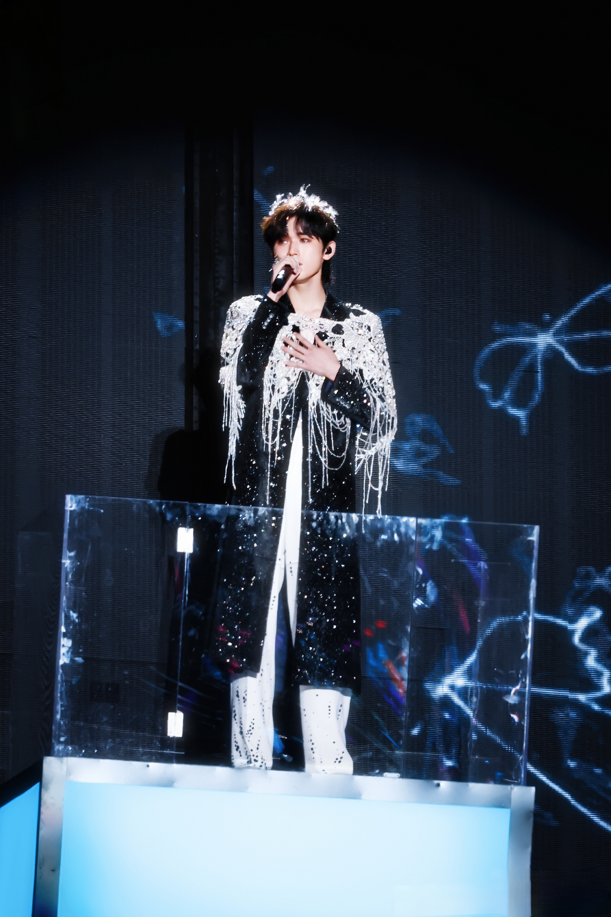 舞台背景 妆造都好美 蝴蝶翩翩!#时代少年团宋亚轩# #宋亚轩蝴蝶元素