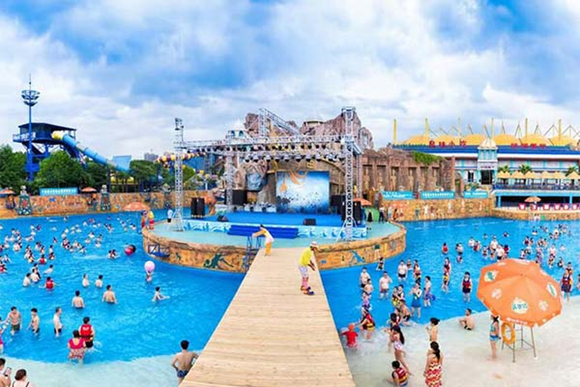 横店梦幻谷游玩攻略  游玩攻略: 梦幻谷景区位于横店影视城原文化村