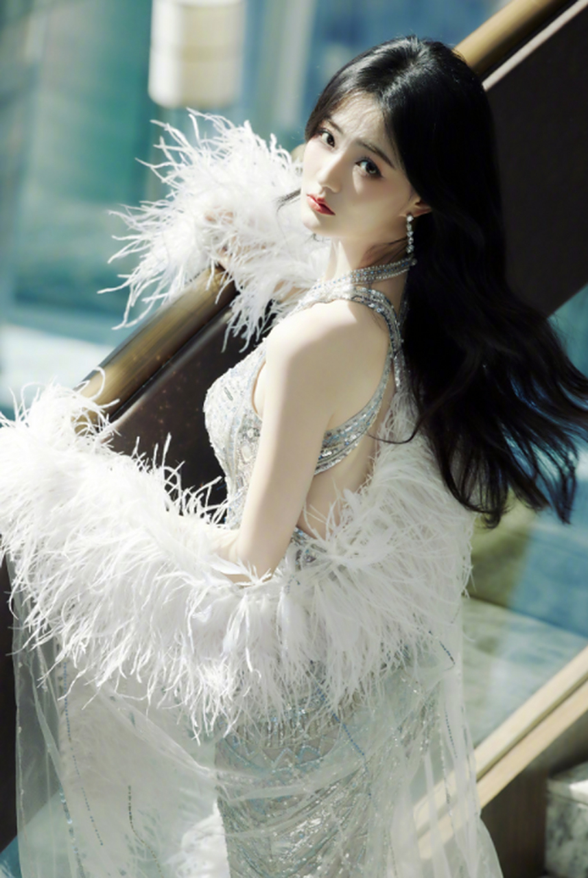 徐璐的最新礼服穿搭,好闪好漂亮!