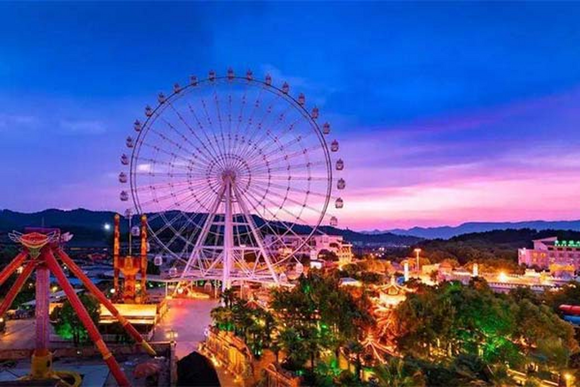 横店梦幻谷游玩攻略  游玩攻略: 梦幻谷景区位于横店影视城原文化村