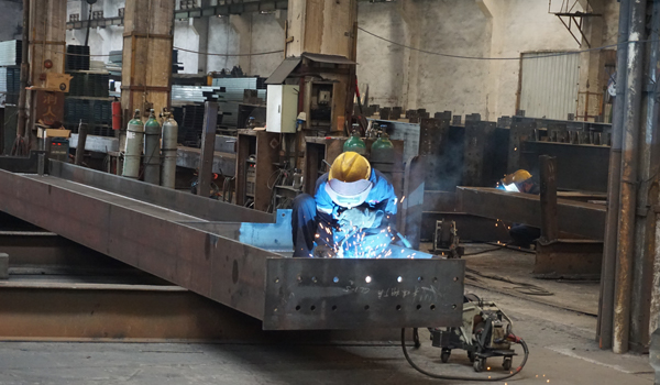 钢结构下料组装质量控制要求 1.