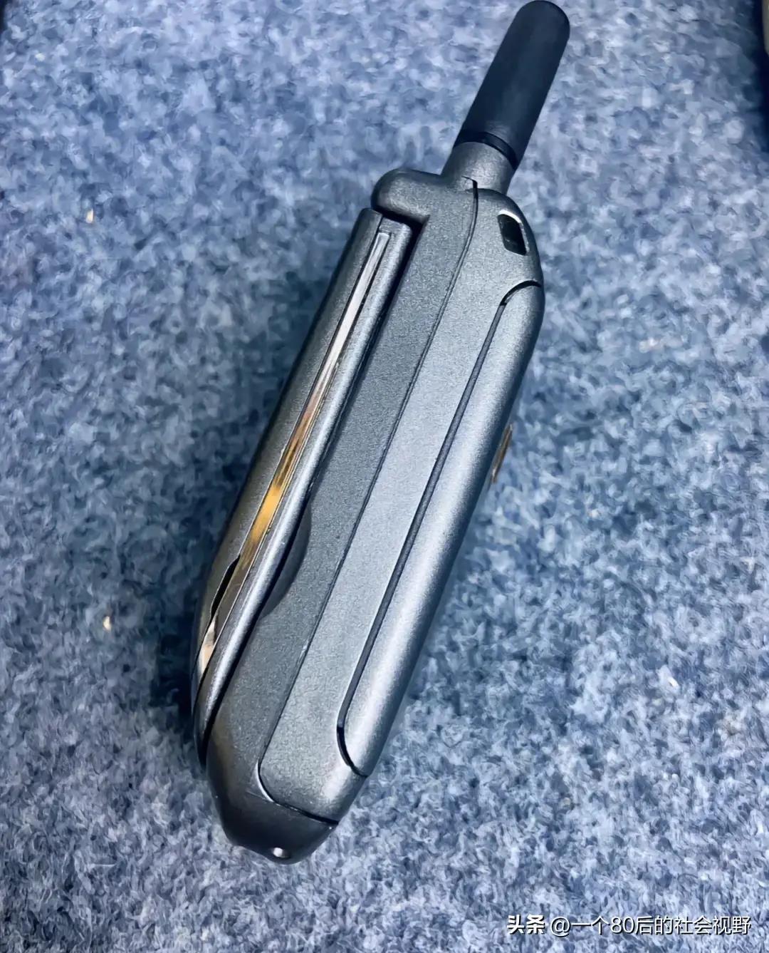 摩托罗拉v998翻盖王,怀念那个时代的我们!