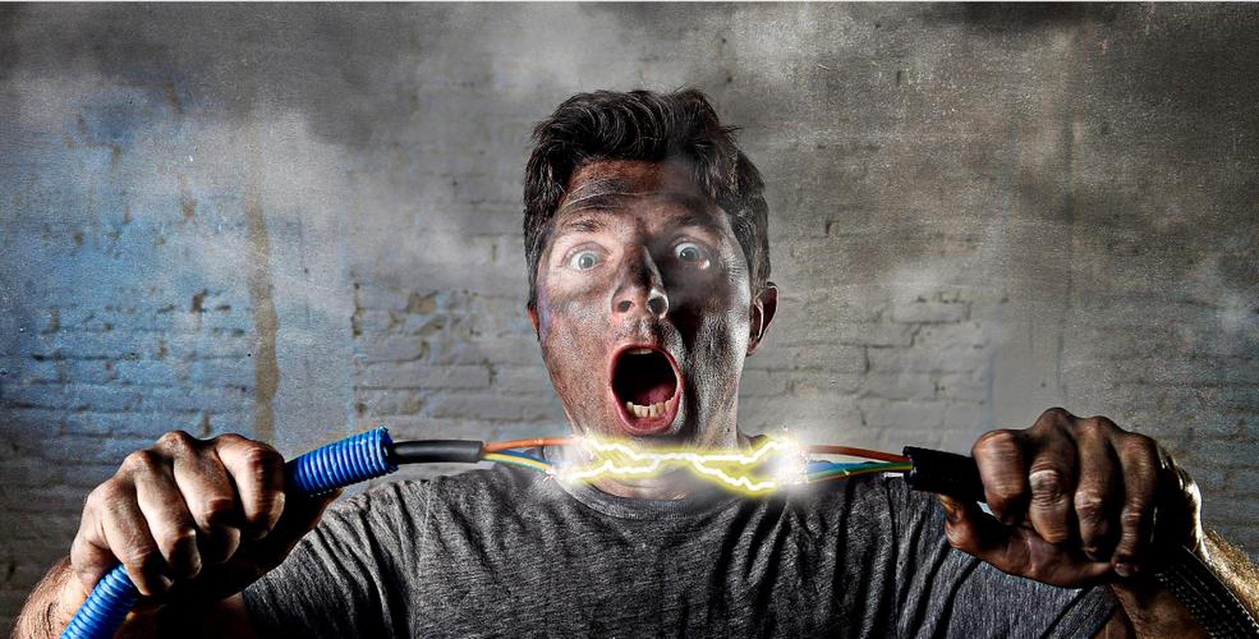 用电高峰期触电事故频发,电流对内脏器官,尤其是大脑,心脏伤害严重.