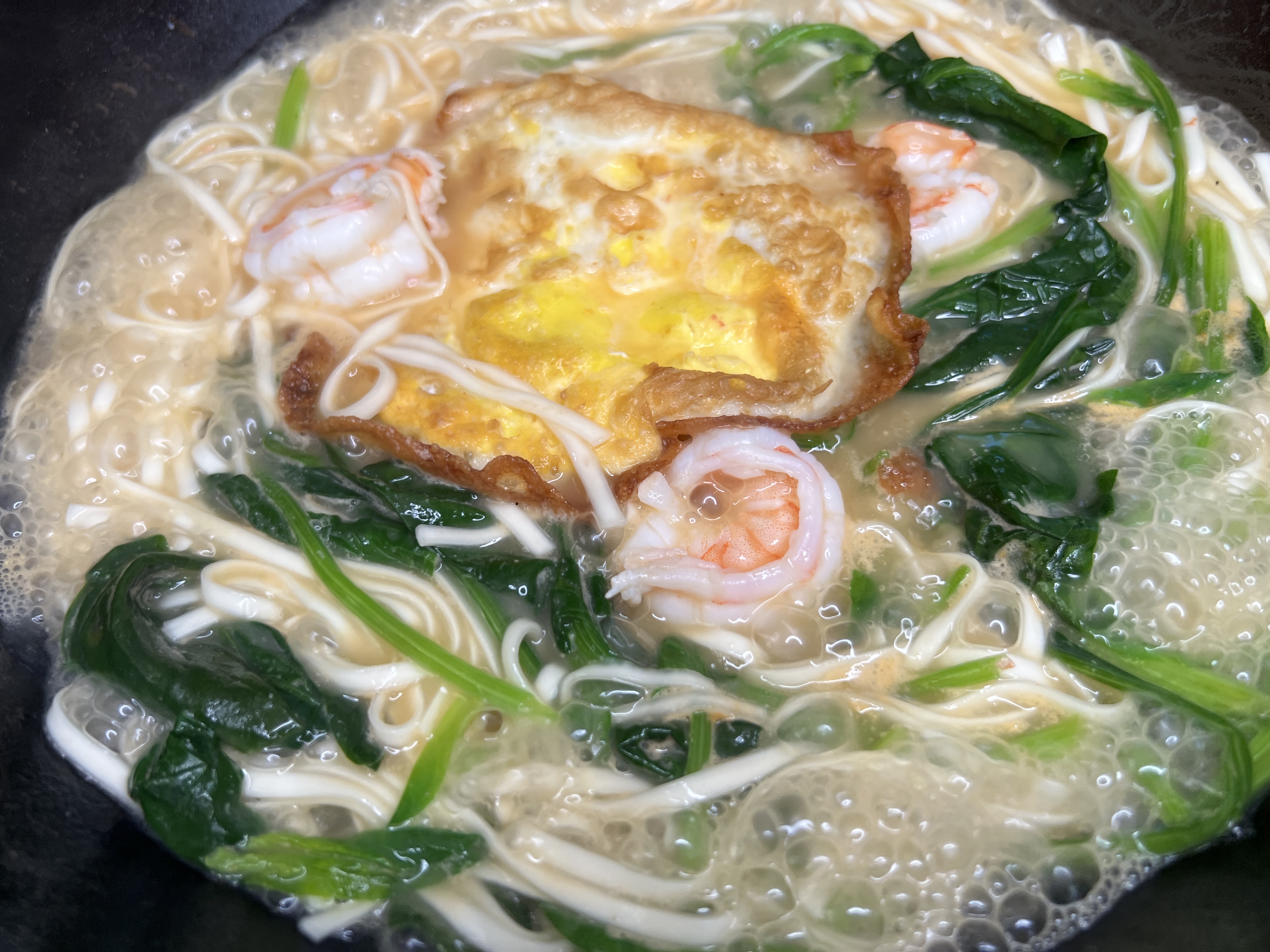 虾仁三鲜面在家这样做,虾仁脆嫩,鸡蛋焦香,给28元都不卖,鲜