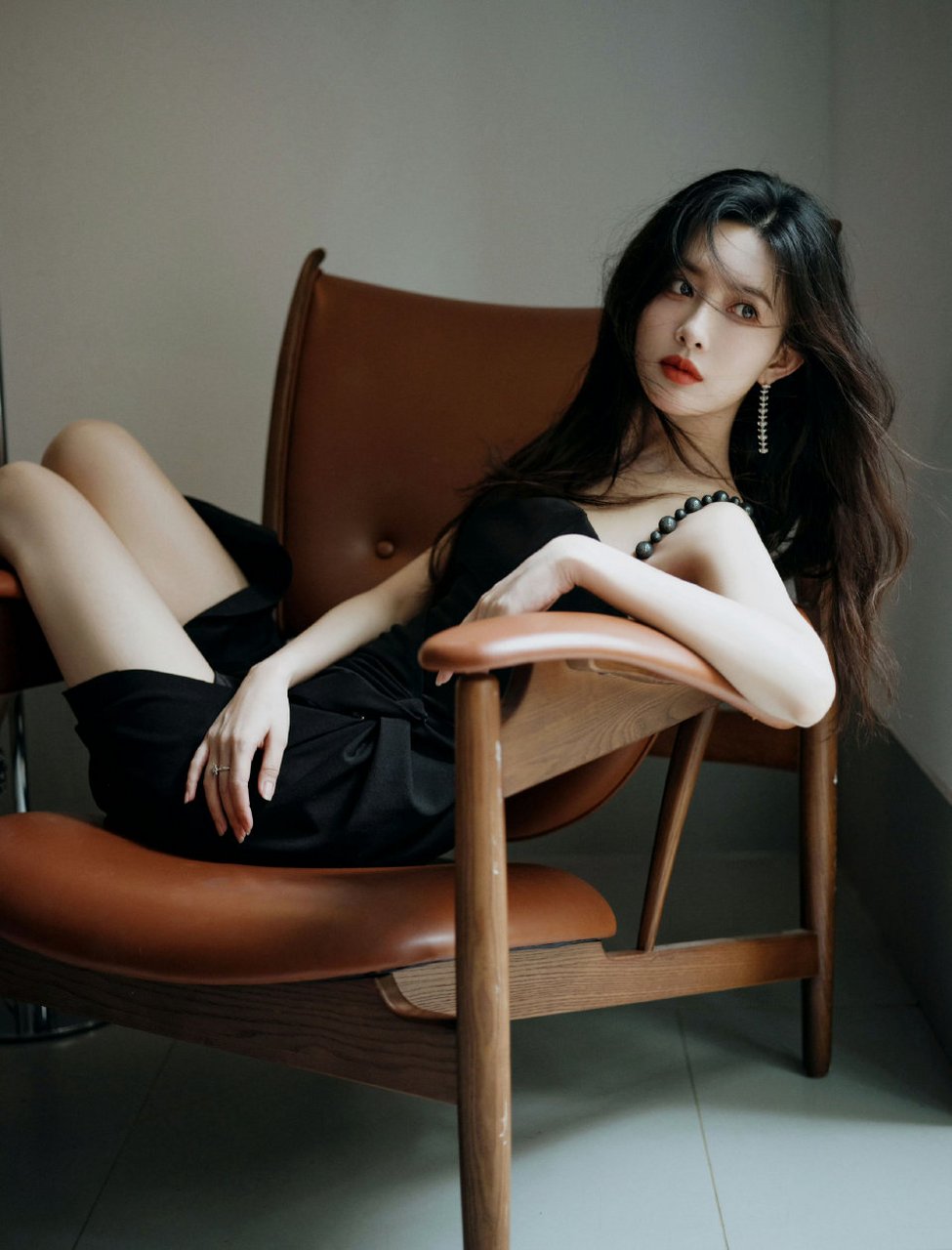 美腿如诗,孟子义写真精选赏析:魅力四溢,惊艳视觉