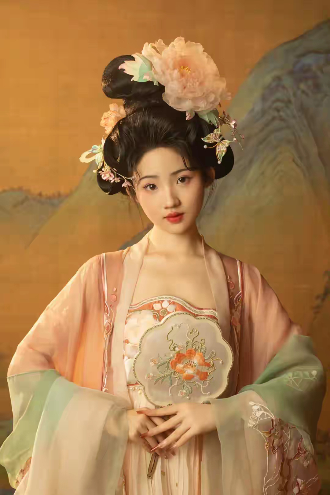 古韵美人的服饰华丽而典雅,犹如锦绣山河般绚烂多彩.