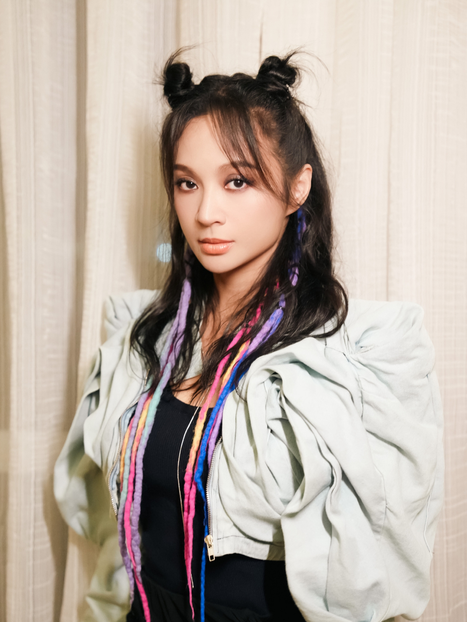 詹雯婷美妆穿搭写真集,优雅与个性并存,时尚魅力尽显无遗!