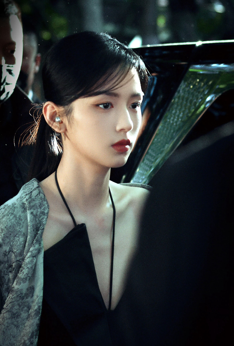 照片壁纸周深周也照片周也出圈神图周也深v礼服写真周也照片礼服周也