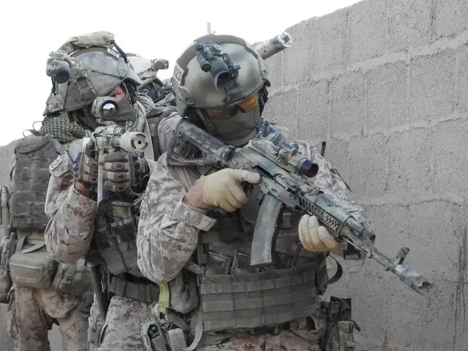 大量的尼泊尔雇佣军纷纷穿越边境