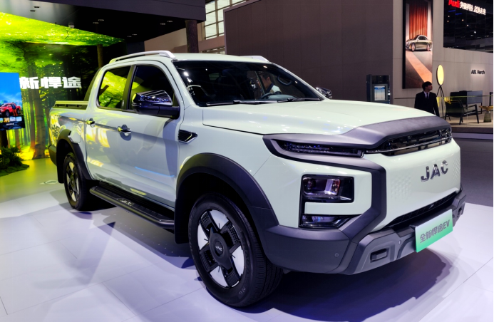 2024北京车展之商用车:皮卡类最多,轻客,客货两用,房车类次之