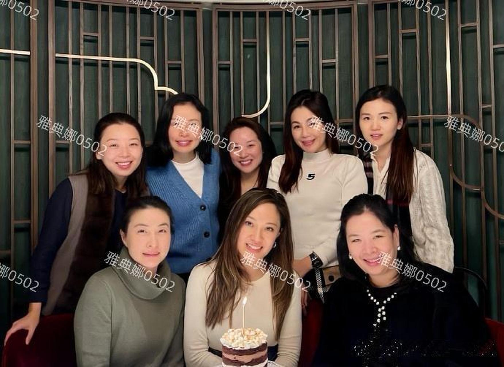 郭晶晶参加香港名媛周黄泳霖的生日会!