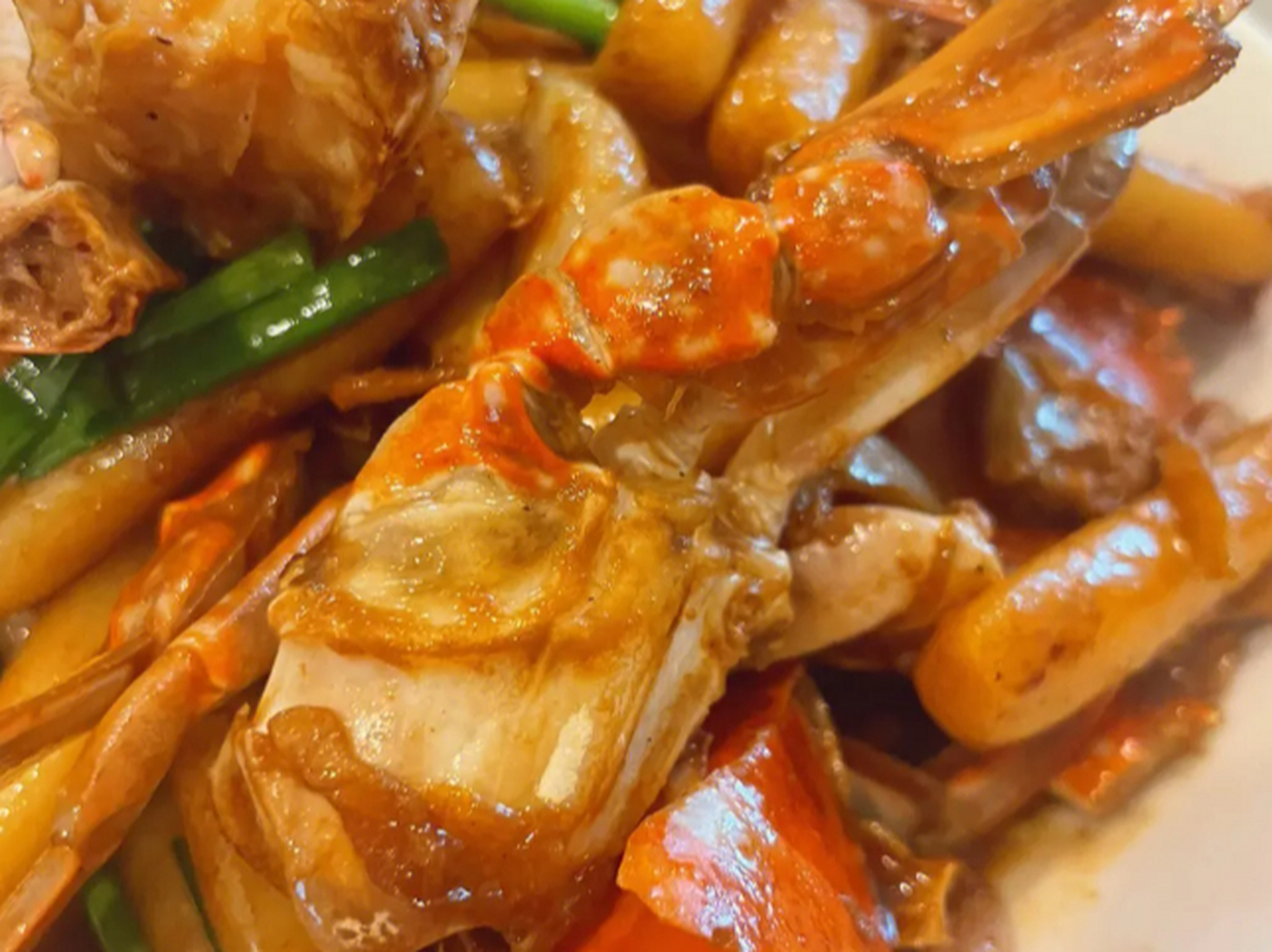 92梭子蟹炒年糕,色泽金黄让人垂涎!