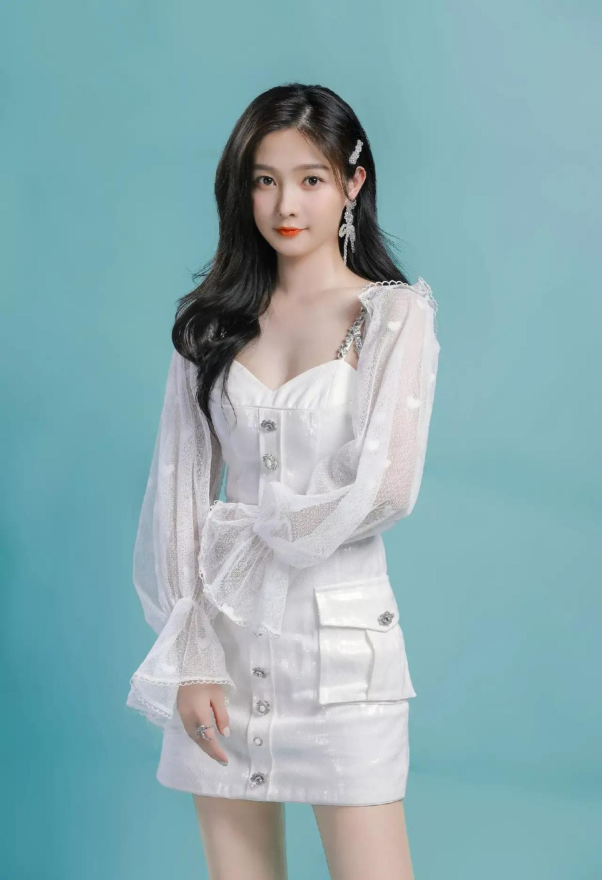 江苏卫视女主持人——陈烁!