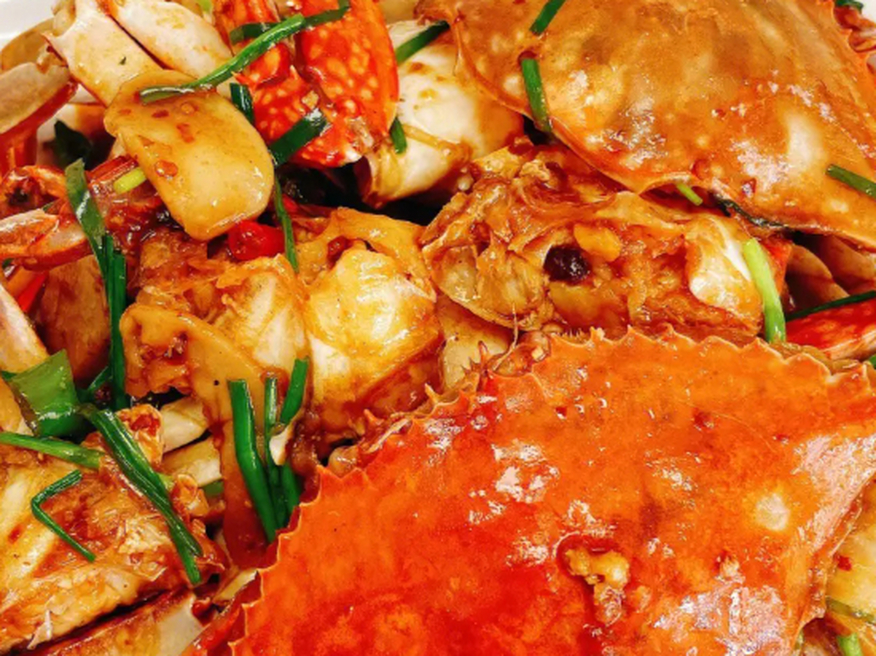 92梭子蟹炒年糕,色泽金黄让人垂涎!