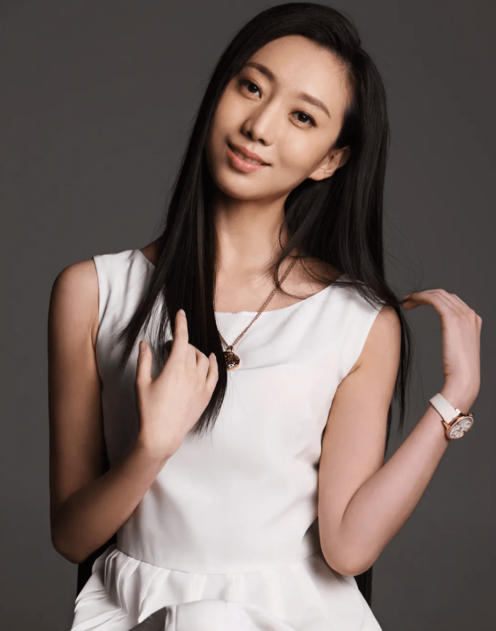 回顾:奥运舞台摔落,终身残疾,张艺谋愧疚一生的女人还好吗