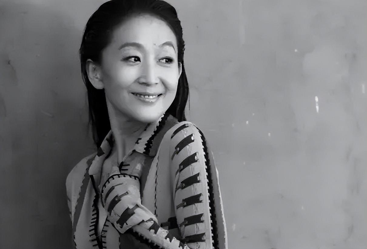 回顾陈瑾:20年不吃米饭,58岁不婚不育,如今她怎样了?