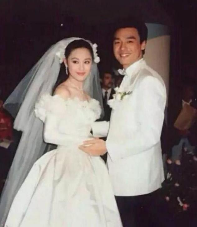 回顾钟镇涛:前妻离婚后不让他安心,女儿只认后妈,跟亲妈撕破脸