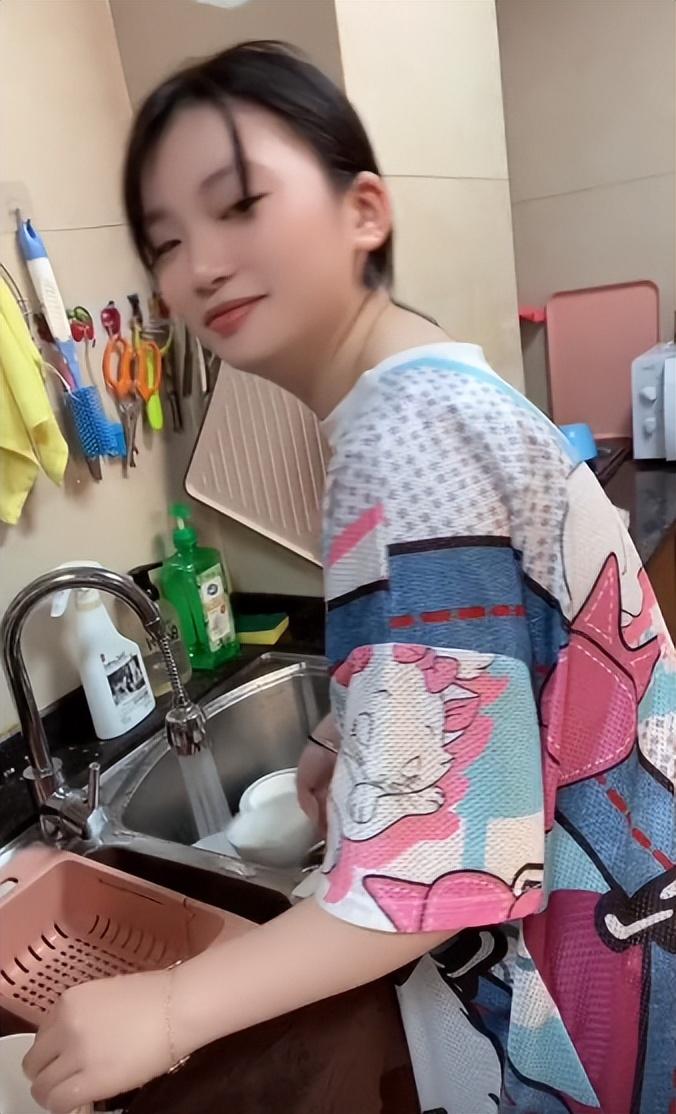 回顾打工妹嫁给北大高才生婚后连生7胎:丈夫基因好,不生浪费