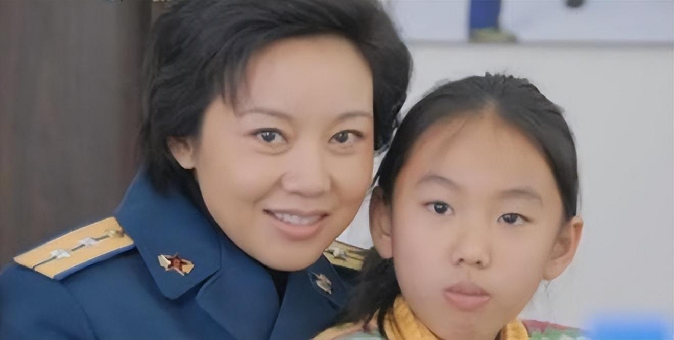 但是对工作认真的她,在家庭中却不是一个尽责的妻子和母亲.