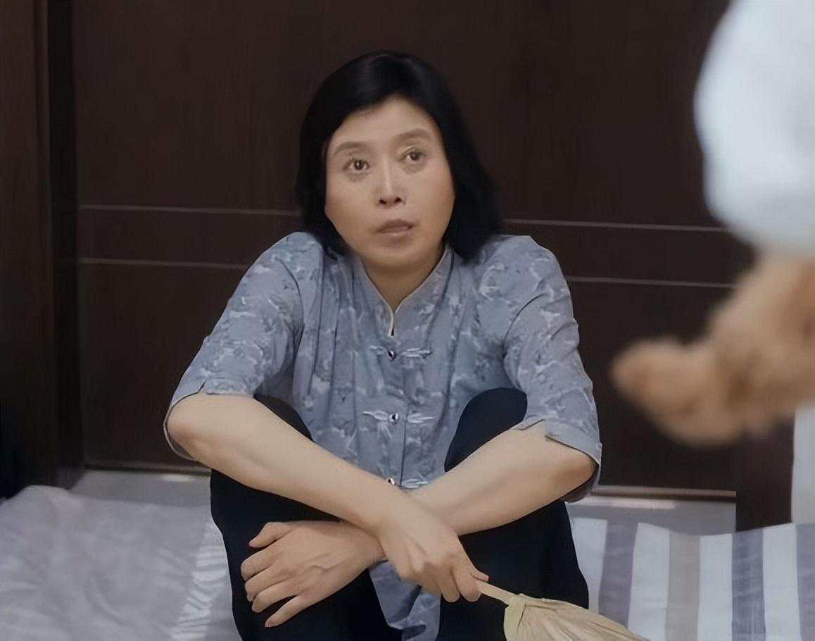 回顾丁嘉丽:两段婚姻伤人伤己,对儿女愧疚,今潜心向佛淡然老去