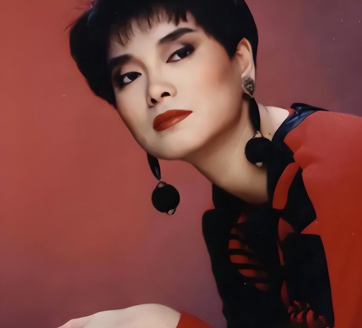 回顾毛阿敏:39岁嫁富豪40岁冒险产子,丈夫离世后留下260亿遗产