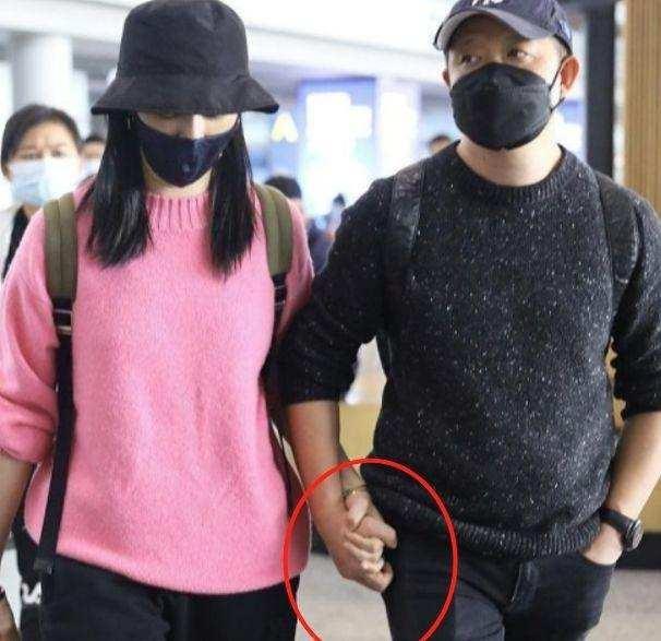 回顾姚晨:再婚嫁普通丈夫,一家4口乐融融,私藏的存折牵出泪水