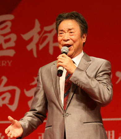 回顾歌唱家李光羲:穷小子和富家女相爱65年,3个女儿成他的骄傲