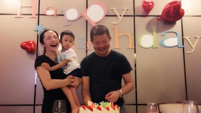 回顾姚晨:再婚嫁普通丈夫,一家4口乐融融,私藏的存折牵出泪水