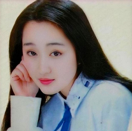 杨钰莹:从小失去父亲,两段感情,赖文峰伤她至深,不婚不孕