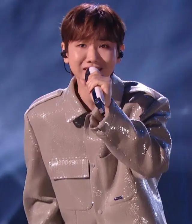 这一次,加拿大八线歌手凡希亚,给全是感情的内娱,上了生动一课