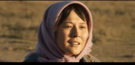 相信屏幕前的观众都会被热依扎这无声的哭戏震撼到了.