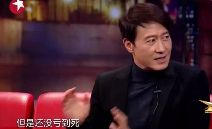 当年黎明正是凭借帅气的容颜,事业一路高歌,也获得了不少美人的芳心