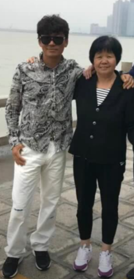 回顾王宝强母亲刘焕,为儿子的婚姻操心,因病离世让王宝强愧疚