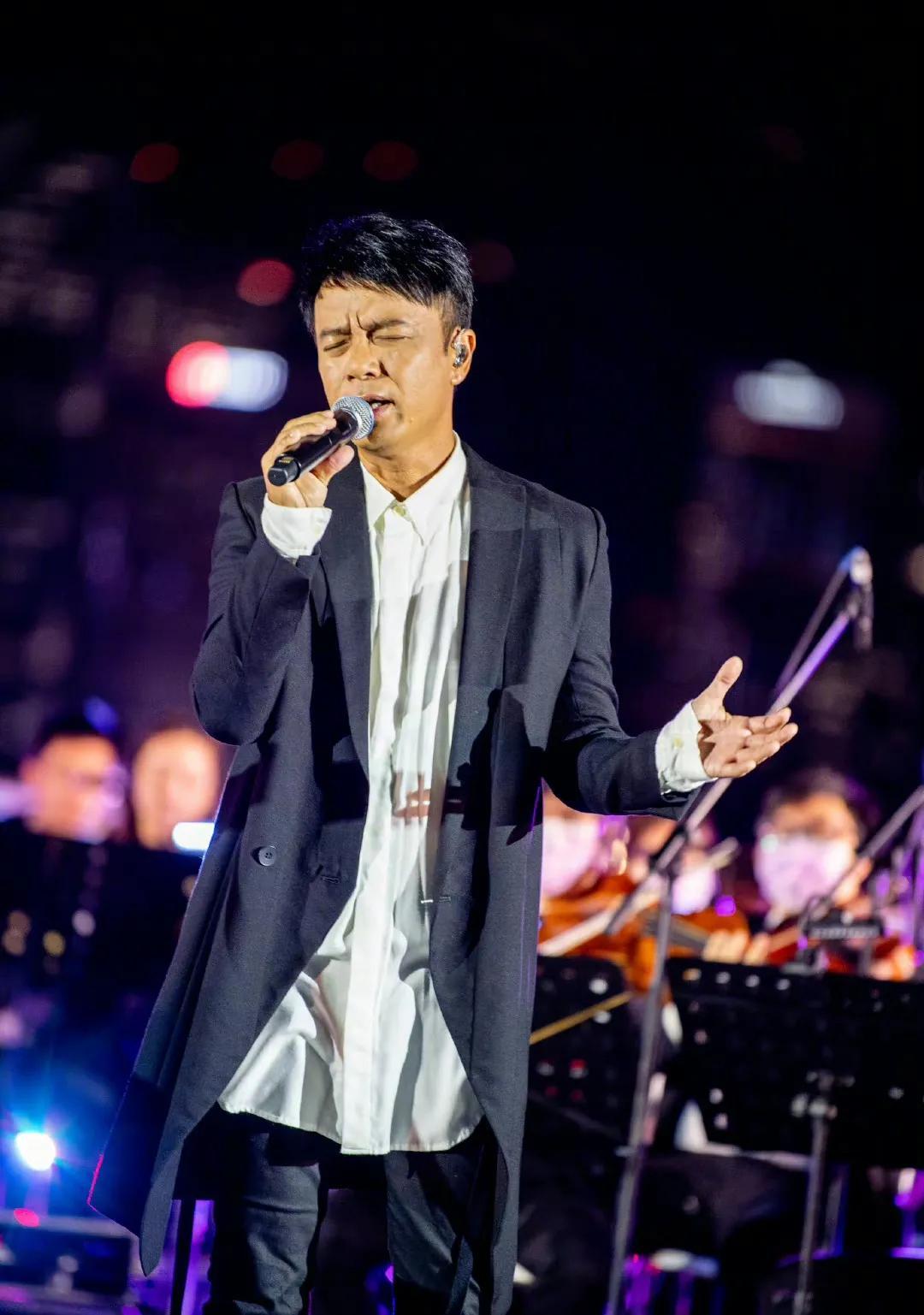 李克勤:迎娶"香港小姐"卢淑仪,婚后多年无绯闻,感情恩爱如初