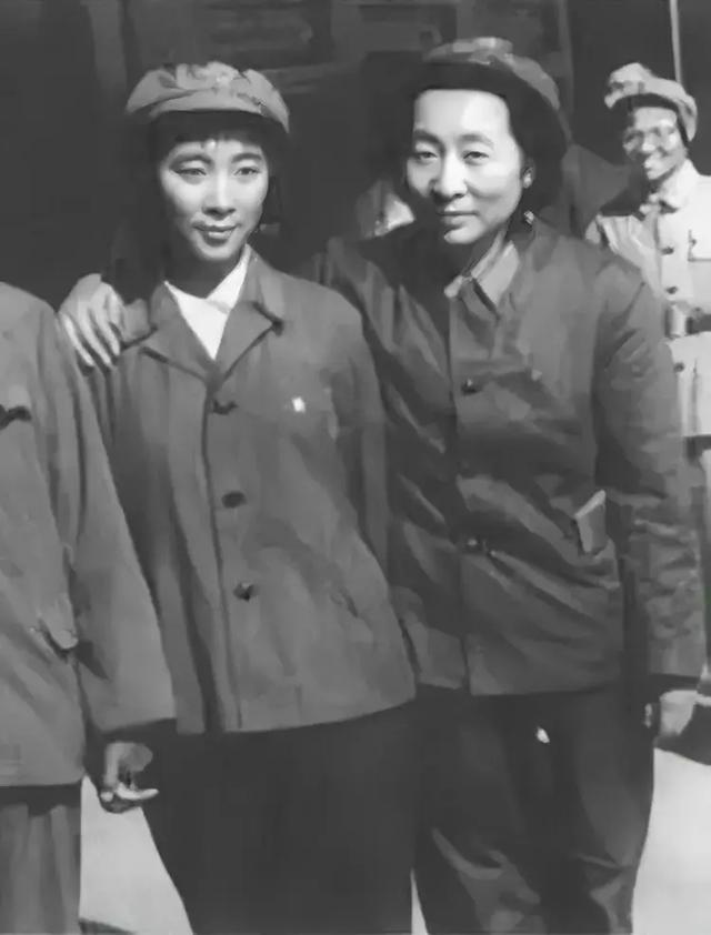 林豆豆现身丈夫葬礼,挽联和父亲有关,四野后代看完热泪盈眶