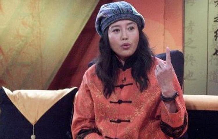 回顾丁嘉丽:两段婚姻伤人伤己,对儿女愧疚,今潜心向佛淡然老去