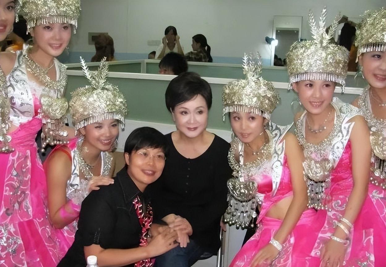 就接到了首演任务,为了让学生全神贯注,李谷一索性就把学生叫到家里