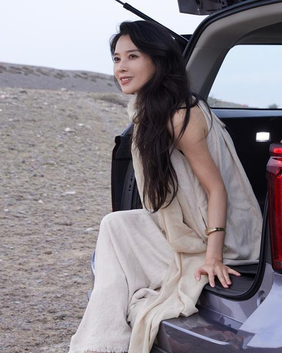 汪峰前妻葛荟婕破防!斥责汪峰带新女友过母亲节,对孩子不负责