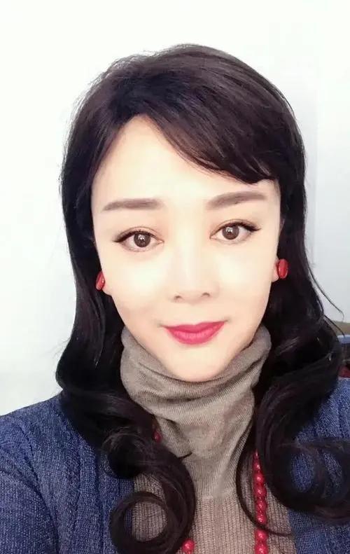 如今,年逾五旬的梁丽已经过上了安逸富足的生活.