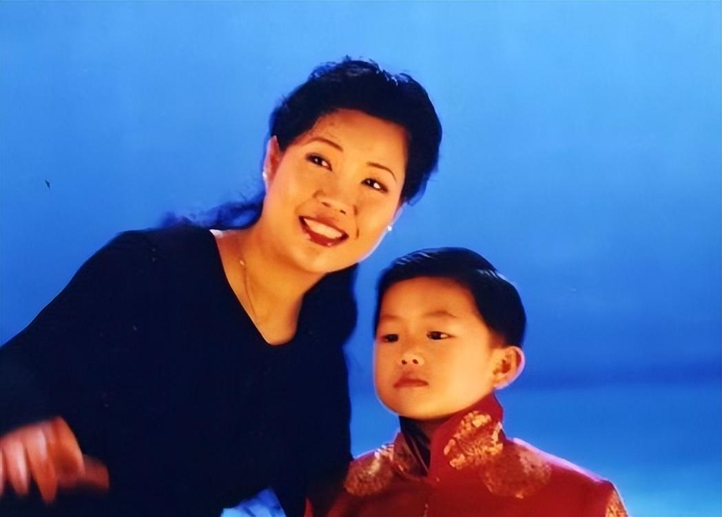 回顾梦鸽:24岁嫁51岁李双江,结婚33年生一子,儿子成夫妻心病